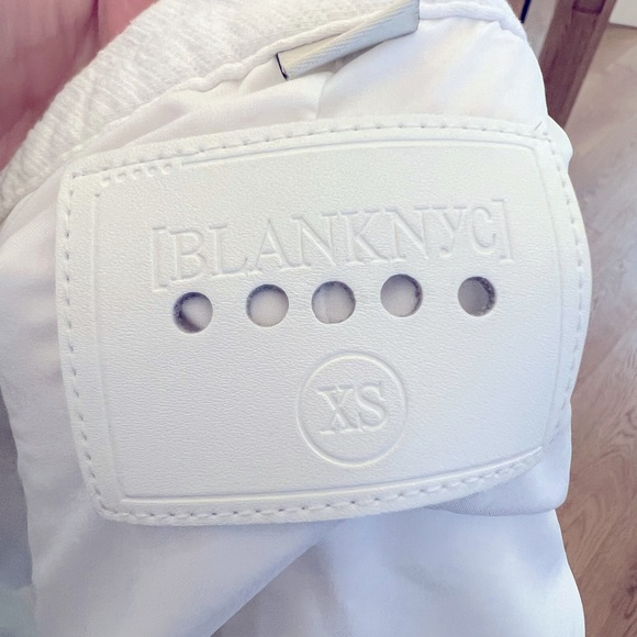 Blank NYC Off White Vegan Leather Cropped Moto Jacket Zipper Accents - Size XS - Picture 4 of 5